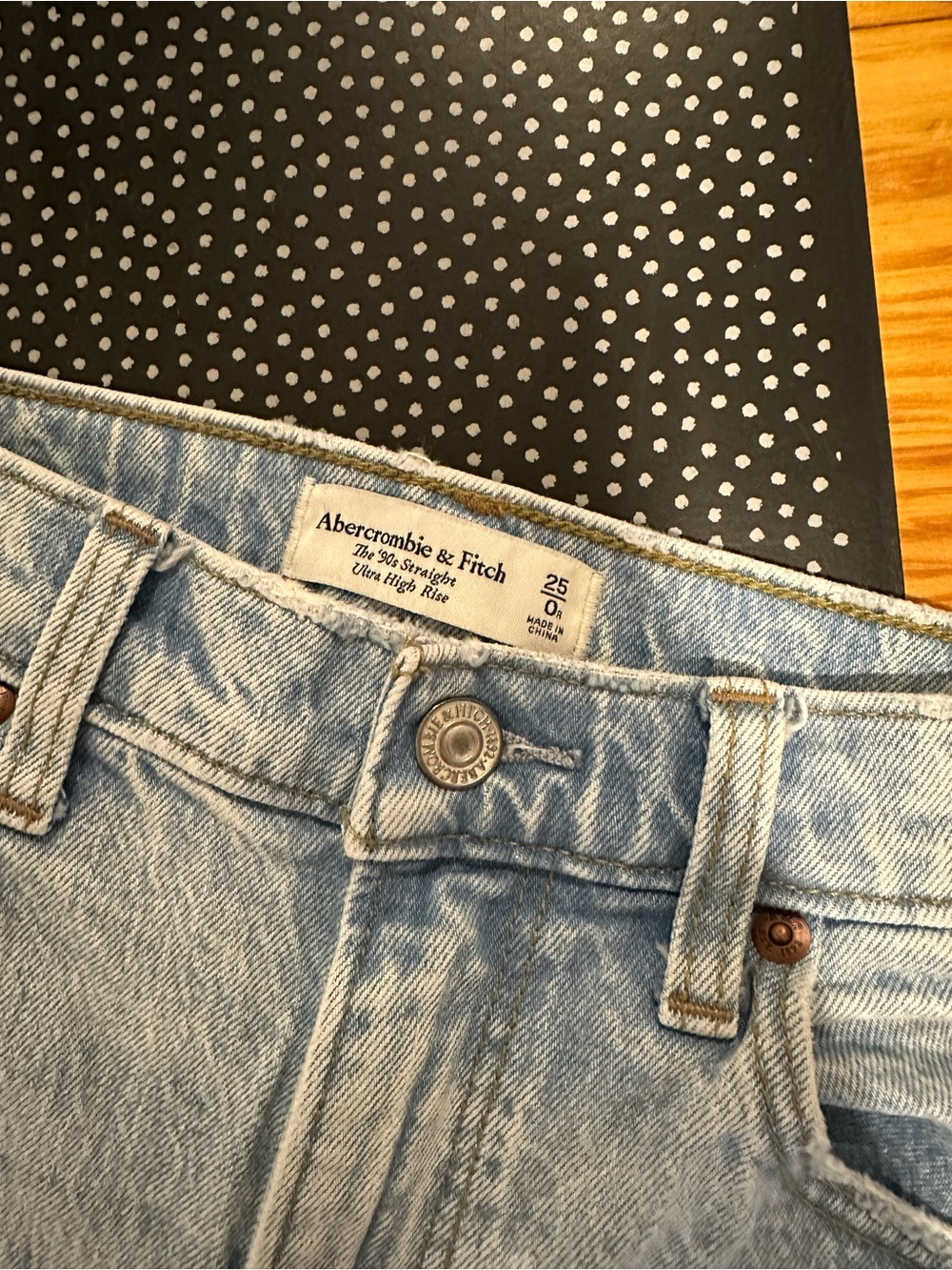 Abercrombie & Fitch Light Blue 90’s ultra High Rise Women’s Jeans 25